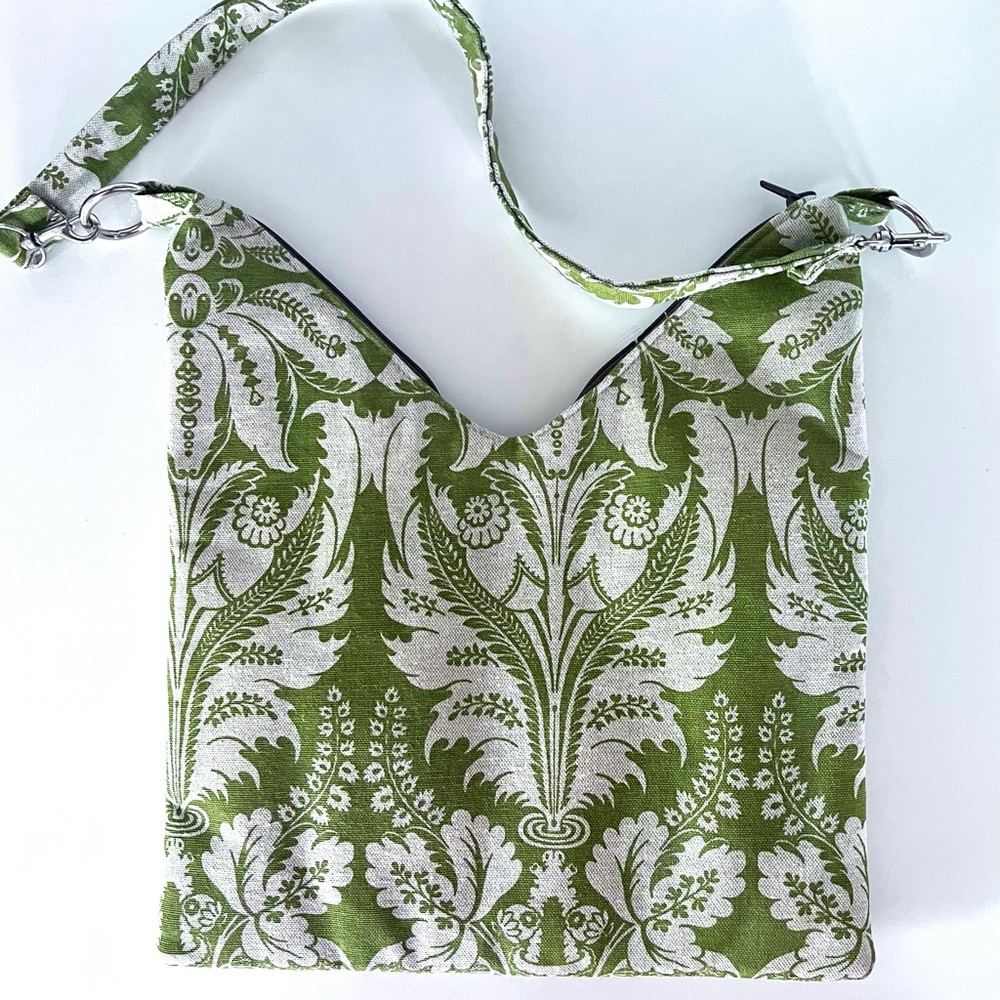 JUXTAPOSIE Women's Shoulder Bag Green White Damask Floral Tapestry Pattern V Top